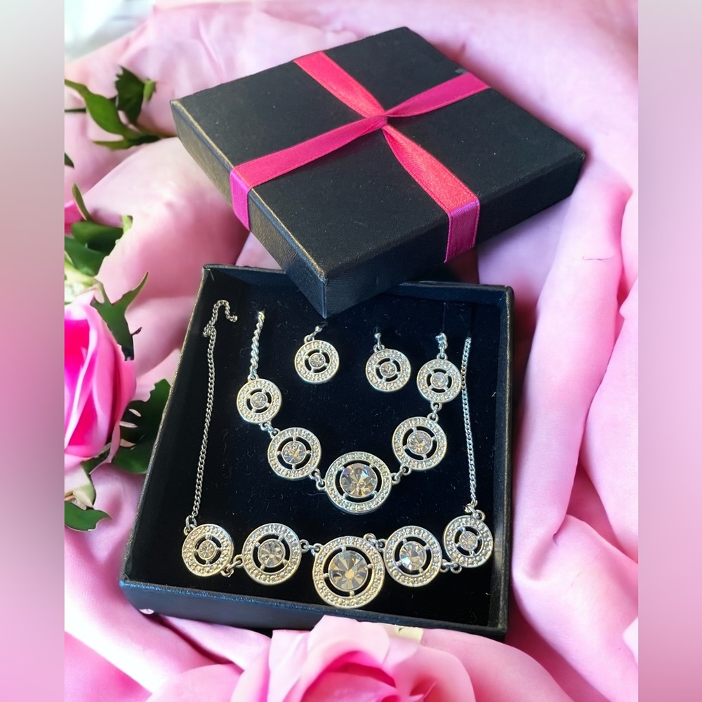 Vintage NRT/Avon Rhinestone Silver Tone Gift Set